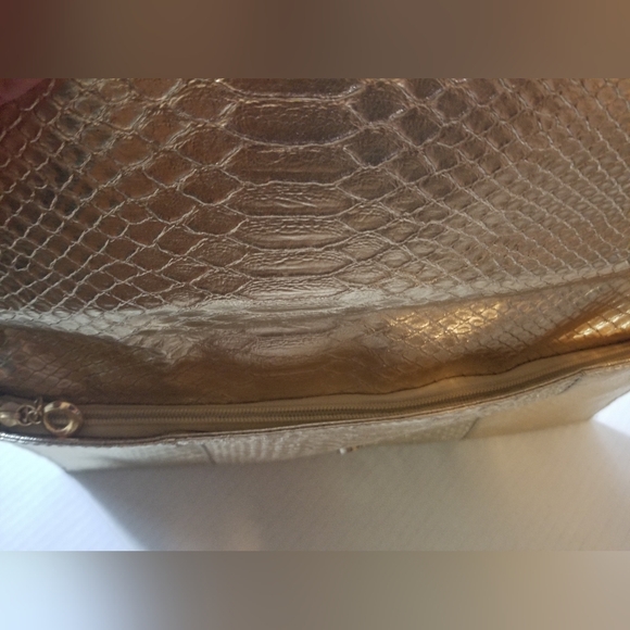 Large Gold clutch - Picture 6 of 7